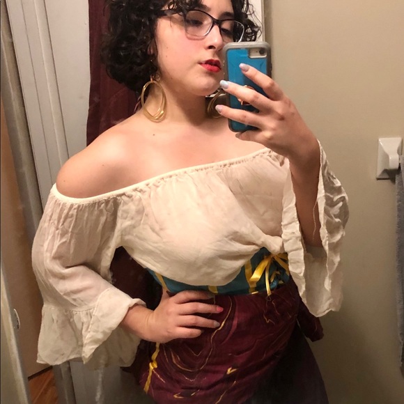 Meet your Posher, Estefania - Picture 2 of 6